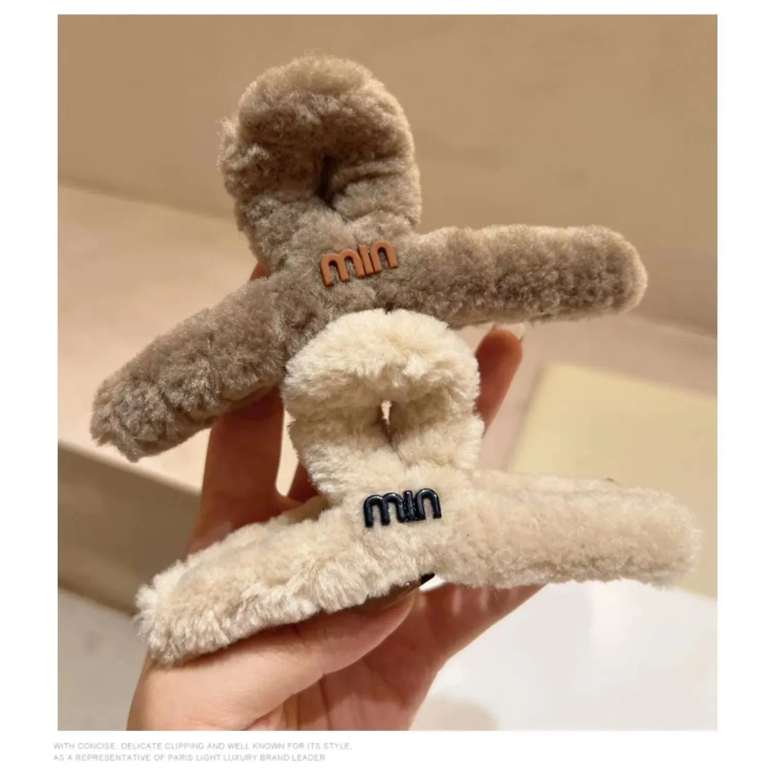 

Korean version autumn and winter plush big grab clip crab clip shark clip min letter fashion gift disc hair clips for women