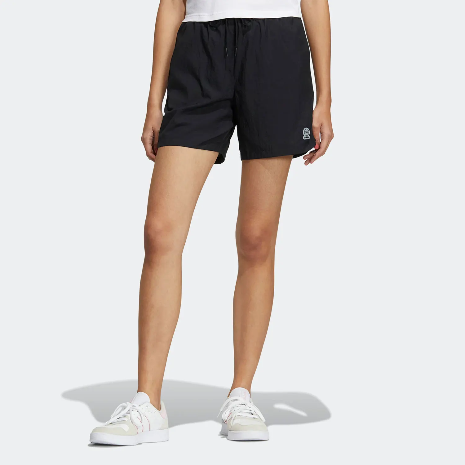 

Женские домашние шорты Adidas Official neo W ESNT SHORT2 HM9556