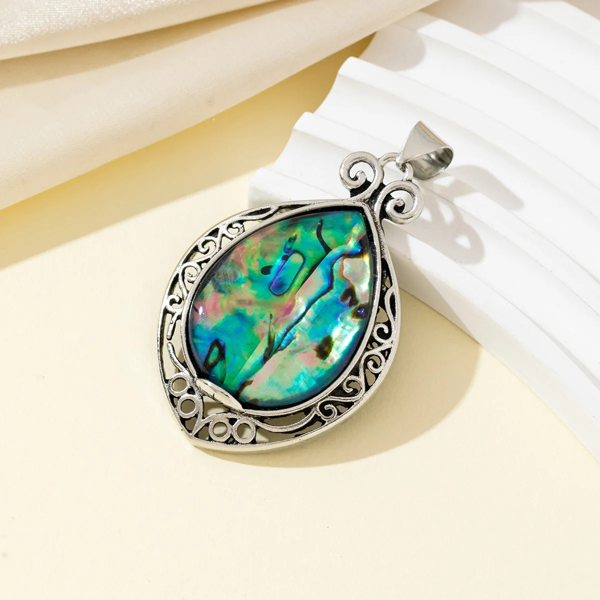 Influencer trend Drop-shaped shell alloy inlay Retro