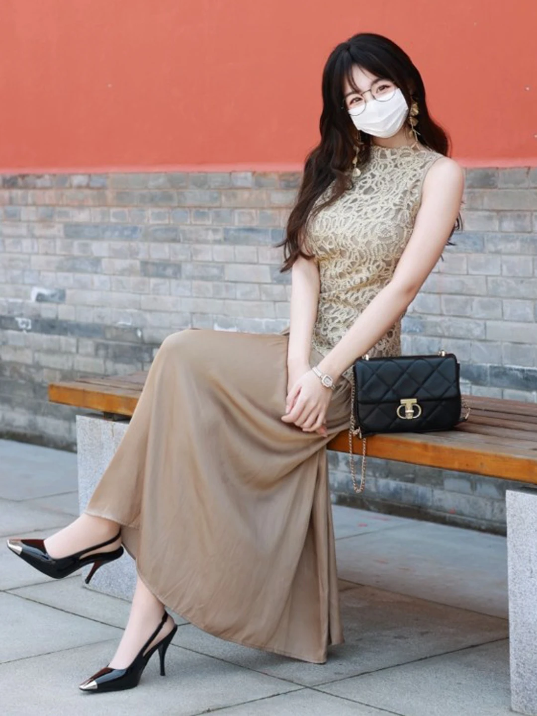 

Элегантное кружевное платье с приталенным силуэтом, с завышенной талией, в нежном стиле, из коллекции Spring, из смесового хлопка, без рукавов, с круглым вырезом.