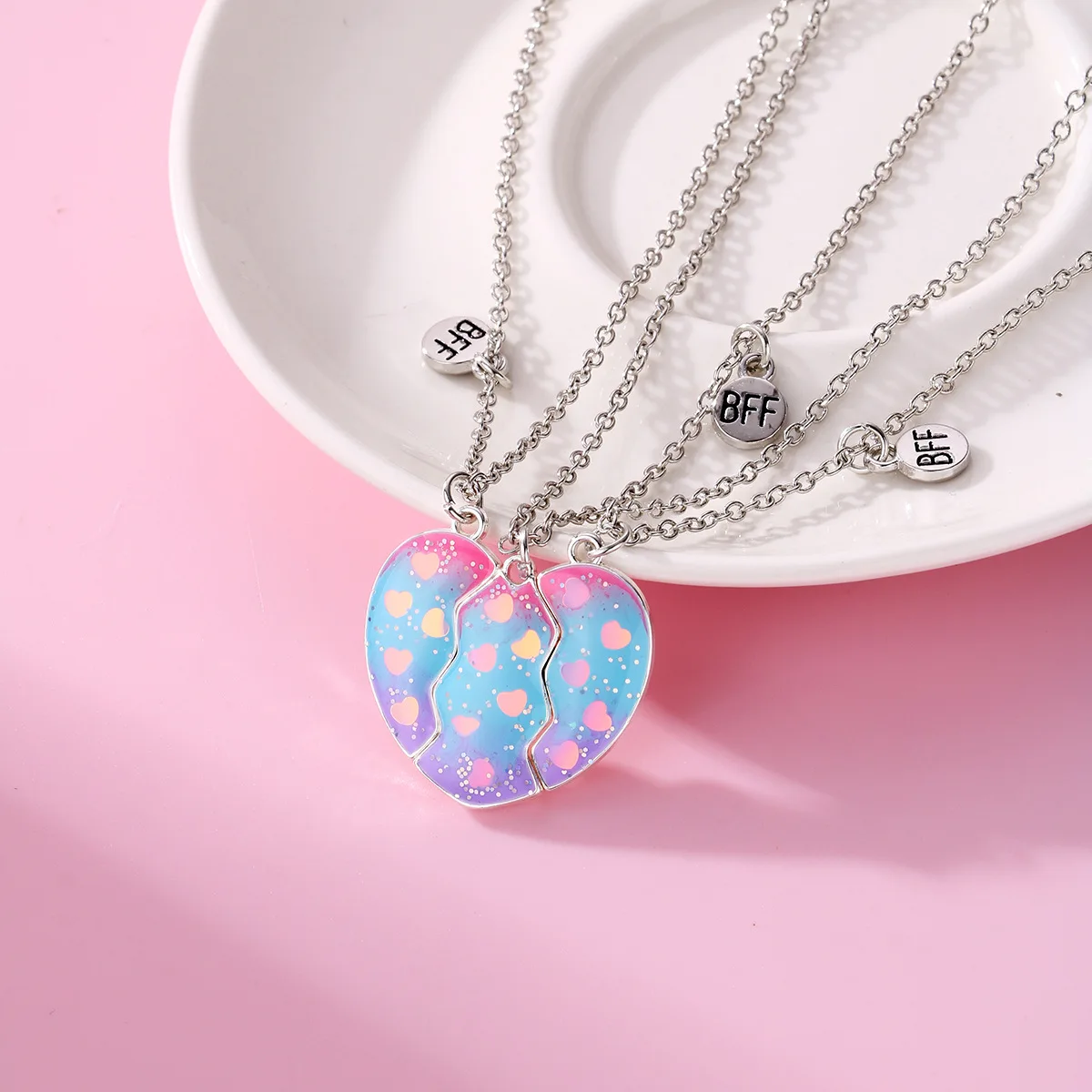 3 Pcs New Love Necklace Cute Alloy Dripping Oil Fashion Scallion Oil Powder Magnetic Necklace as a Jewelry Gift for Friends