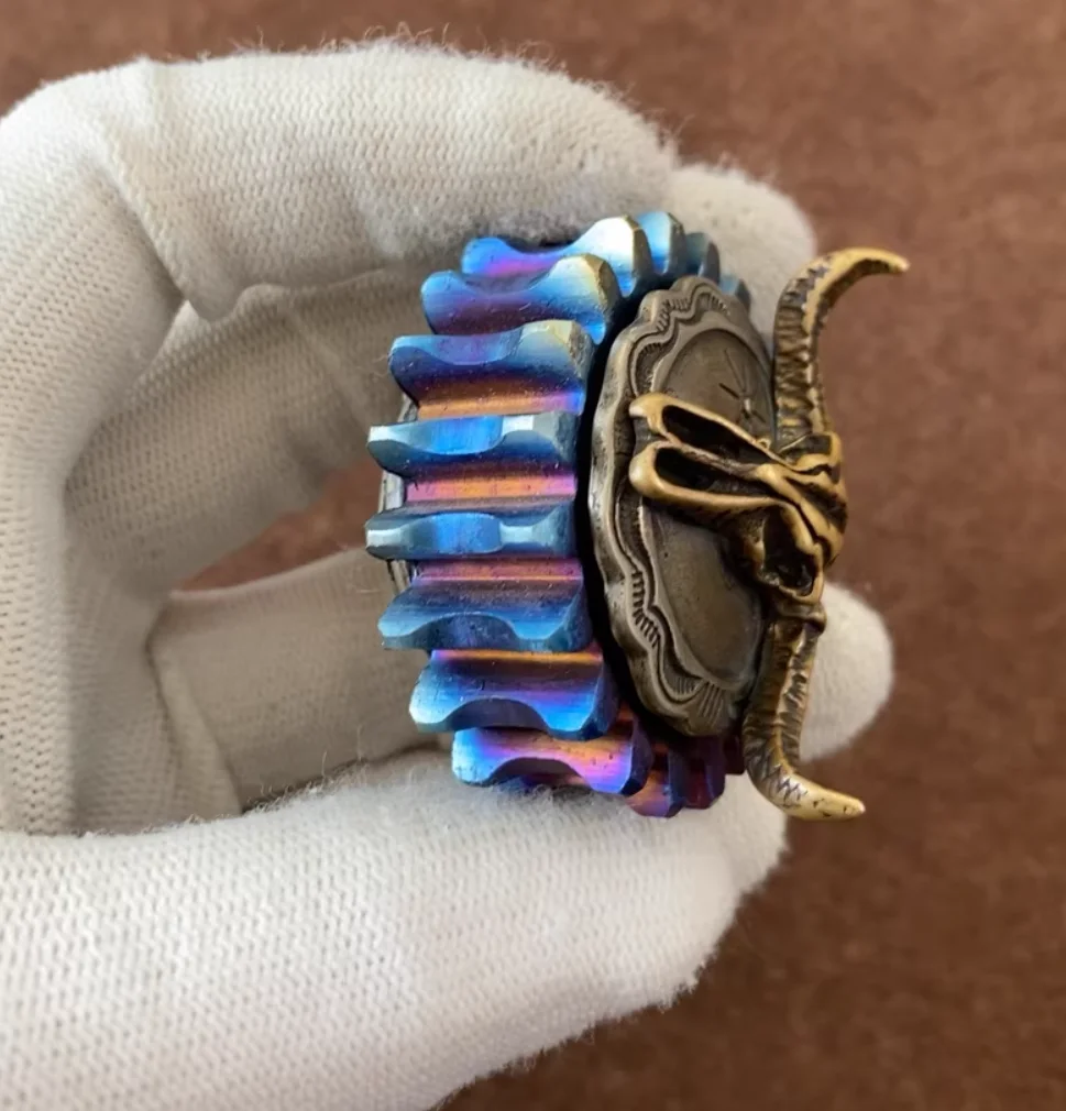 ของเล่นบีบคลายเครียดแบบหมุน EDC Gear ไทเทเนียมเรนโบว์