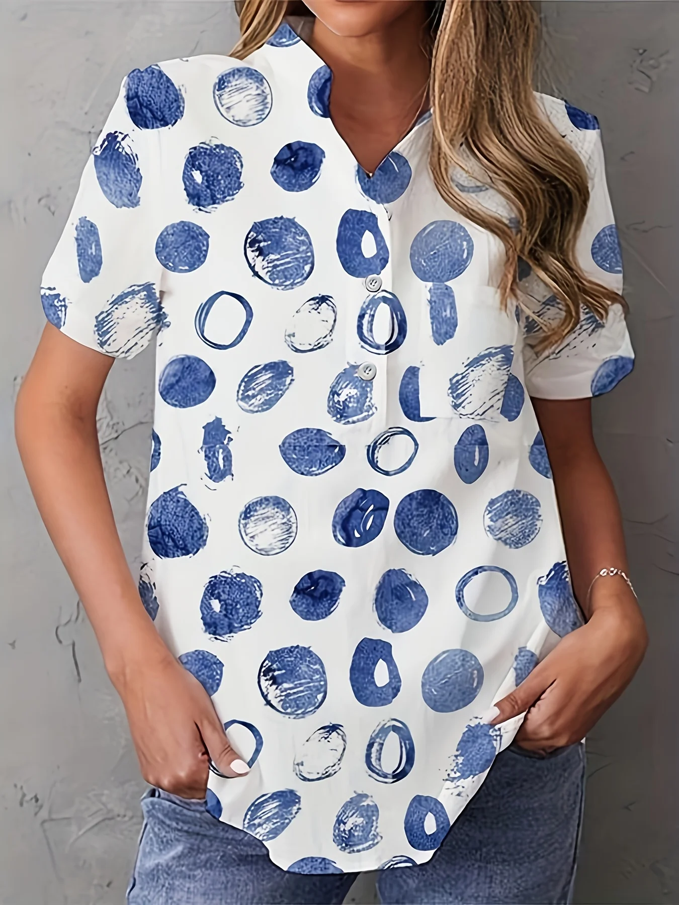 

Plus-size Women's Summer Casual Fresh Top, Polka Dot Print, V-neck.