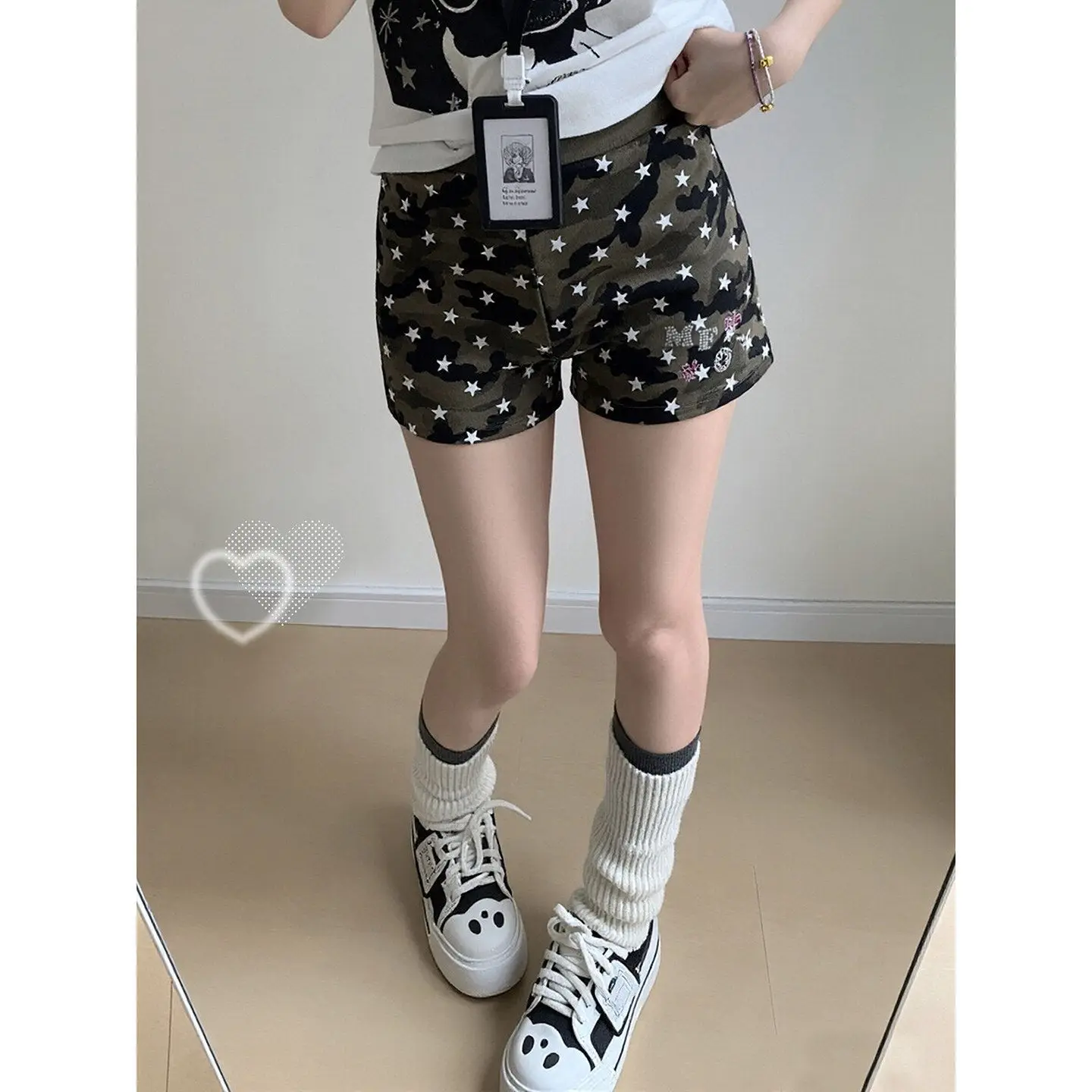 

Модные женские летние шорты с камуфляжным принтом и стразами, повседневные, милые