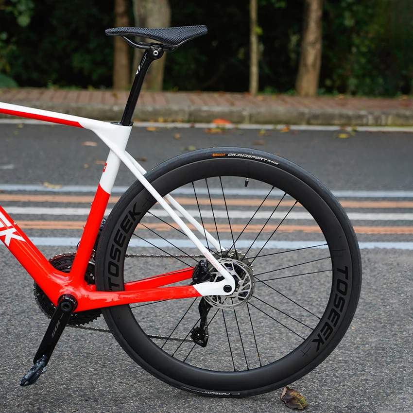 

Factory 700C Carbon Fiber Road Bicycle Wheel Set 28mm Wide 50mm Straight Spoke Pattern Wheelset with 24 Holes