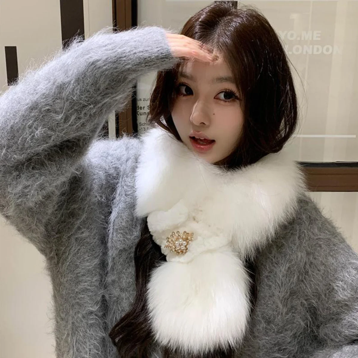 

FEIMANYUAN Women's Real Fox Fur Scarf Winter Accessory 2026 New Natural Fox Fur Scarf Warm for Ladies