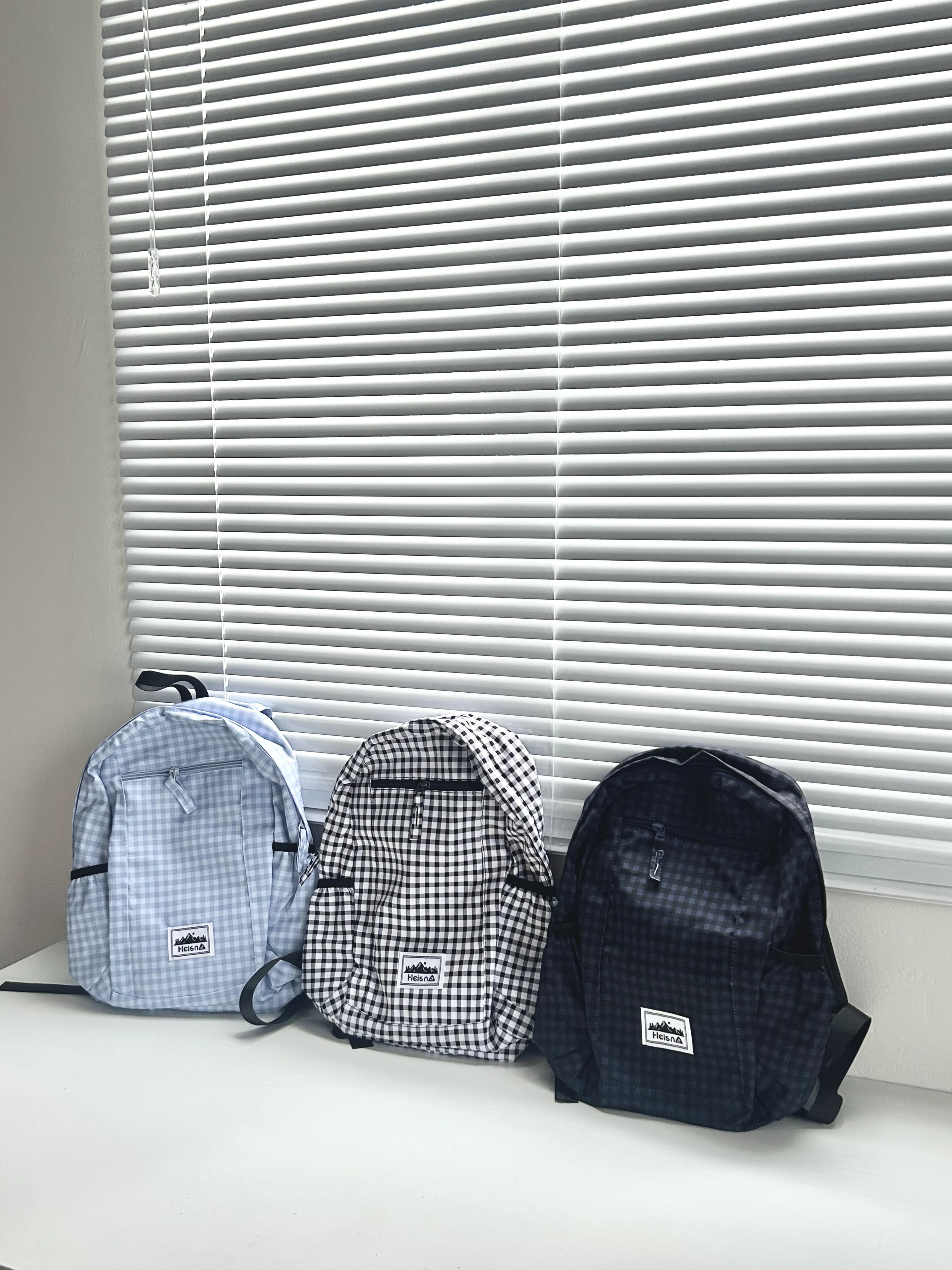 Casual Outdoor Sports Backpack Grid Pattern Double Shoulder Bag Lightweight Commuting Bag for University Students Book Bag
