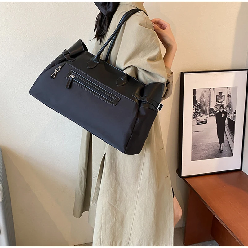 Borsa di Design di marca borsa da viaggio in pelle di Nylon di grande capacità borsa da viaggio a tracolla Versatile di moda 2024