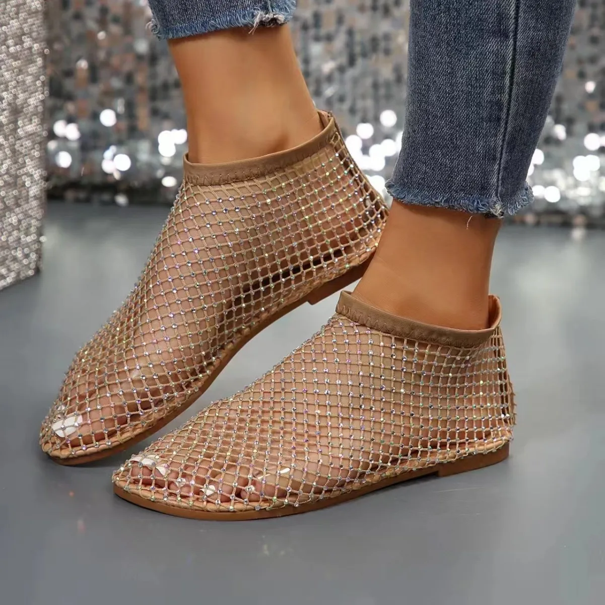 Women Beach Sandals Round Toe Flat Casual Lightweight Slip on Indoor Home Flat Sandals  Women Sole Non Slip Soft Durable Sandals