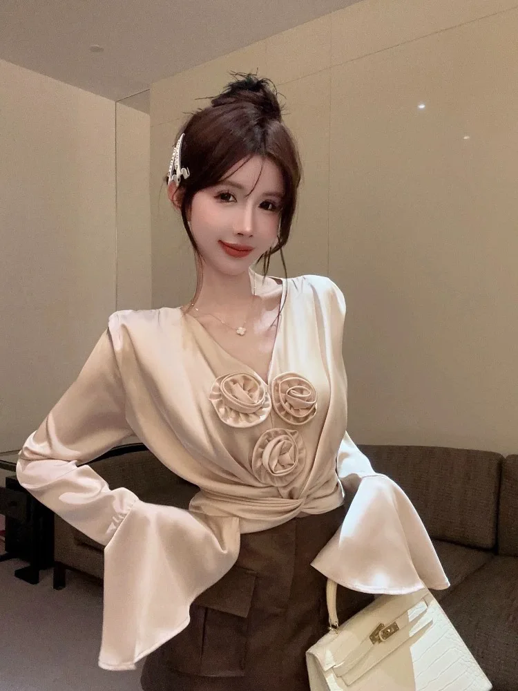 

Wrist Knot 3D Flower Tops Lady Flare Sleeve Blouse Women V Neck Slim Pure Desire Shirts Female Sexi Ruched How Sweet Design Tops