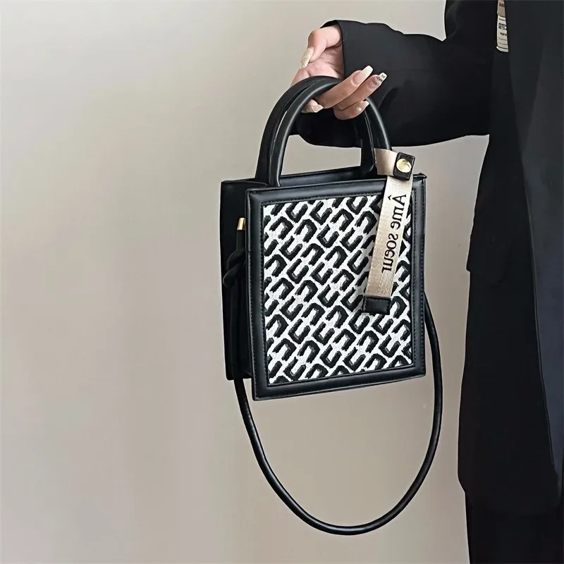 الرجعية التطريز منقوشة حقيبة يد المرأة السوداء مربع صغير سعة قماش حقيبة كتف السيدات موضة فاخرة تصميم تحت الإبط حقائب