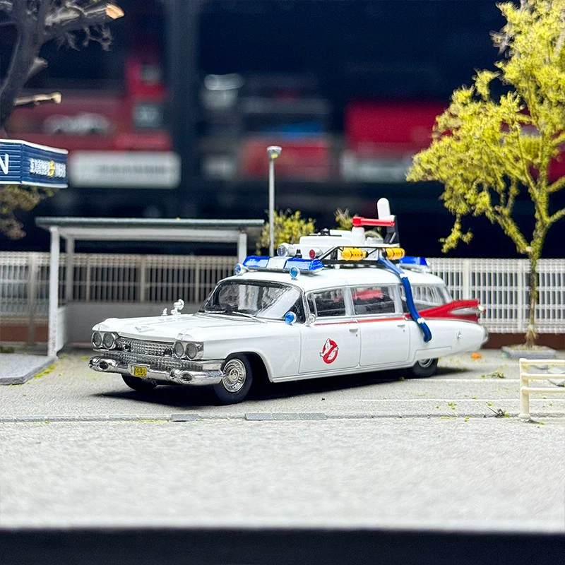 Novo em estoque ys 1:64 cadillac Ecto-1 ghost hunter carro simulação liga em miniatura modelo de carro fundido brinquedo personalizado presente ornamento