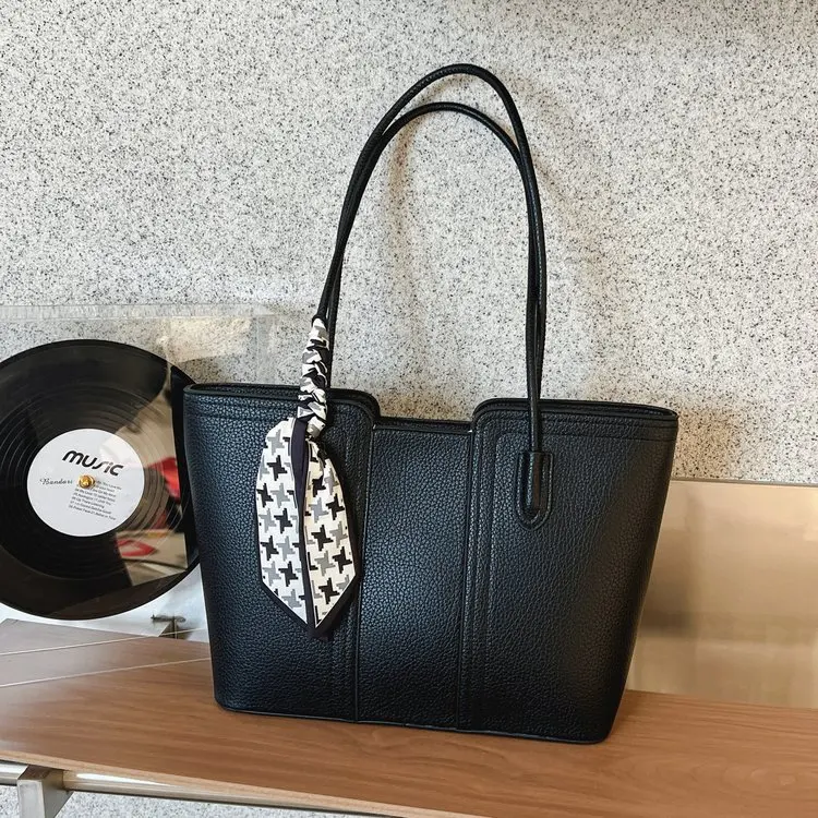 

Новая женская сумка-тоут из кожи личи 2026 года с декором в виде шарфа, большая вместимость, универсальная, на плечо и в руку