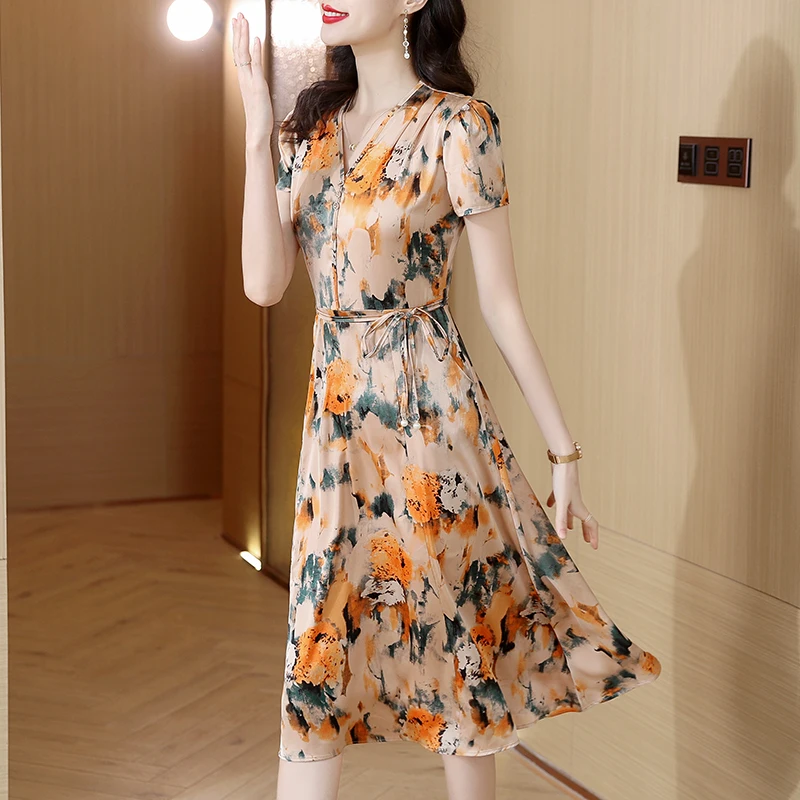 

2023 New Silk Printed Mulberry Silk Dress Women's Spring Fragmented V-neck Short Sleeve Leisure Holiday Knee Length Dress Vestid