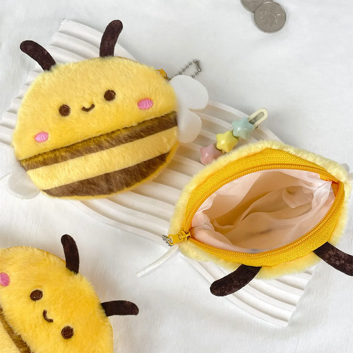 Cute Bee Plush Coin Purse Kids Cartoon Animal Doll Bee Money Bag Pendant Fashion Storage Small Office Storage