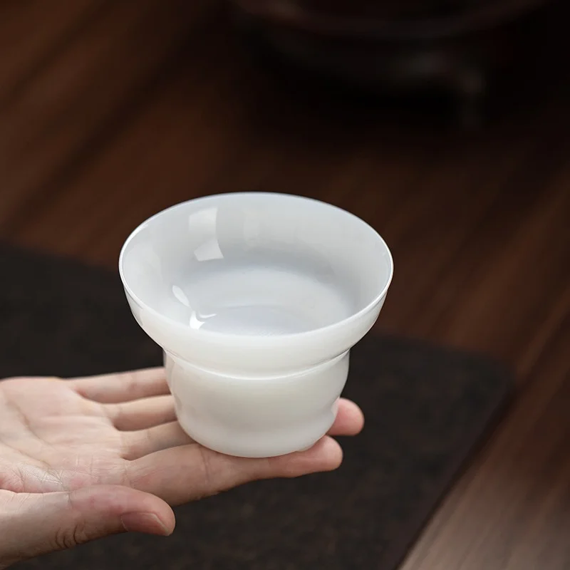 Minimalist Kung Fu Tea Strainer – Glazed White Porcelain Tea Infuser Elegant Ice Jade Finish
