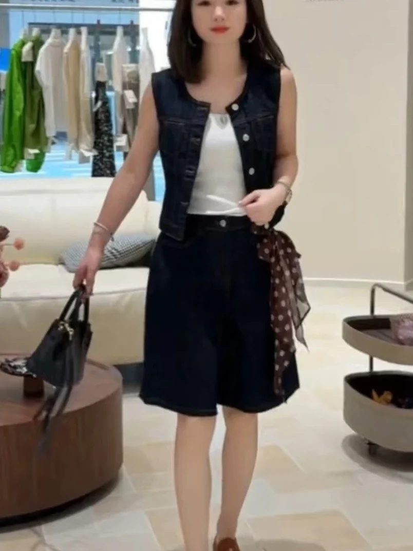 ファイオナブルデニムセット 夏2025 スリムラウンドネック スリムベスト 五分丈パンツ ツーピースセット カジュアル スリム レディース