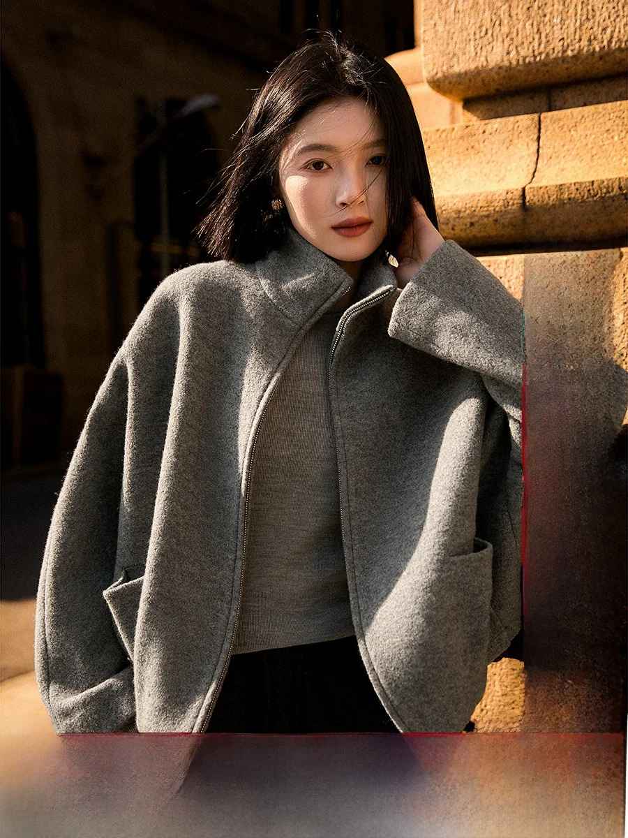 

Модная шерстяная короткая куртка для женщин с воротником-стойкой и эффектом бархатистой текстуры, свободного кроя, повседневная, теплая, с гарантией тепла.