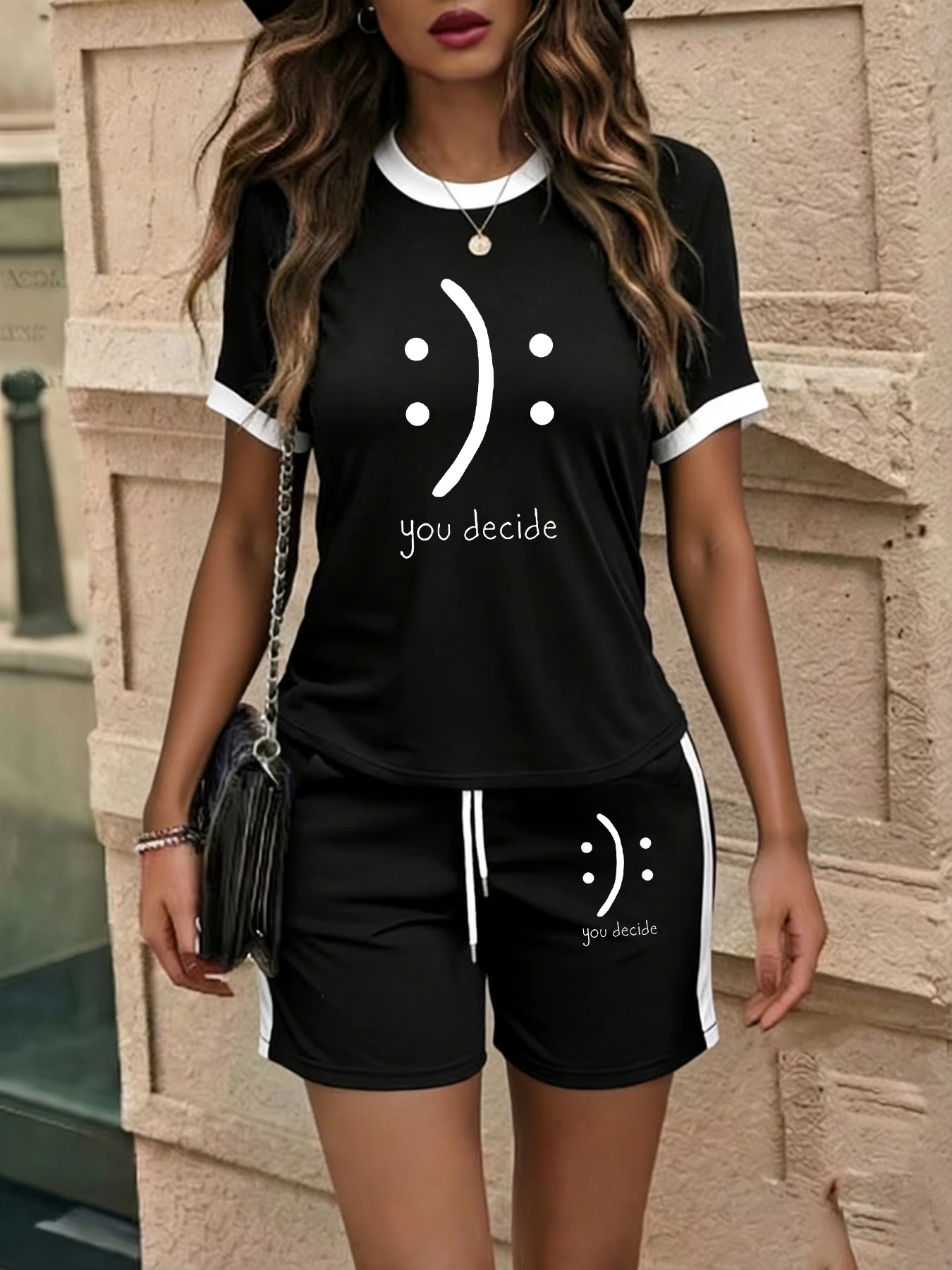 

Summer Thin Breathable Casual Set: Soft and Comfortable Short-Sleeve Top + Shorts, Fun Smiley Face Print, Color-Blocking Casual Sports Two-Piece Set