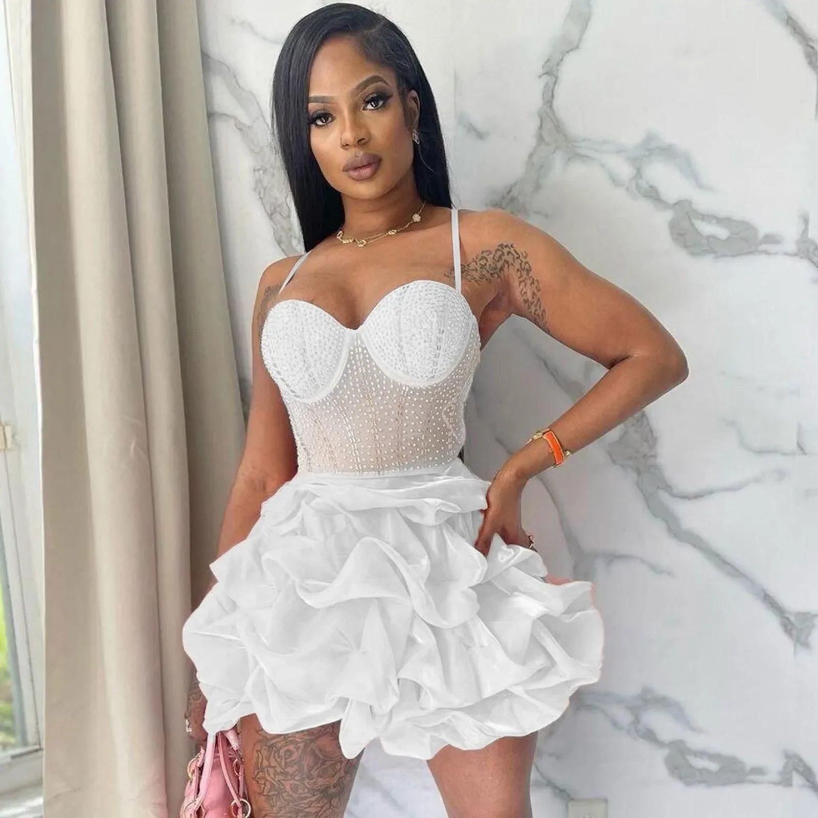 فساتين BWQ متوسطة الطول مثيرة للنساء فساتين شبكية شفافة بدون حمالات تنورة قصيرة بلون سادة فساتين الحفلات الليلية