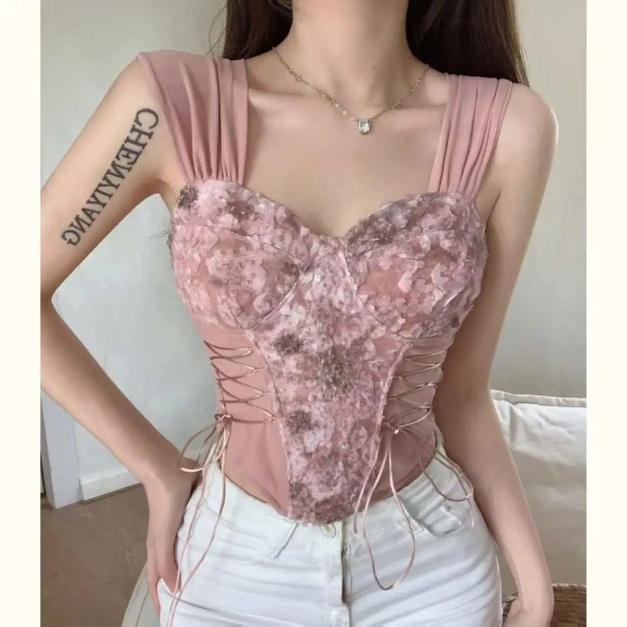 

Slim-Fit French-Style Lace Camisole Sexy Sweet Spicy Breathable Youth-Enhancing Luxury with Built-In Bust Support