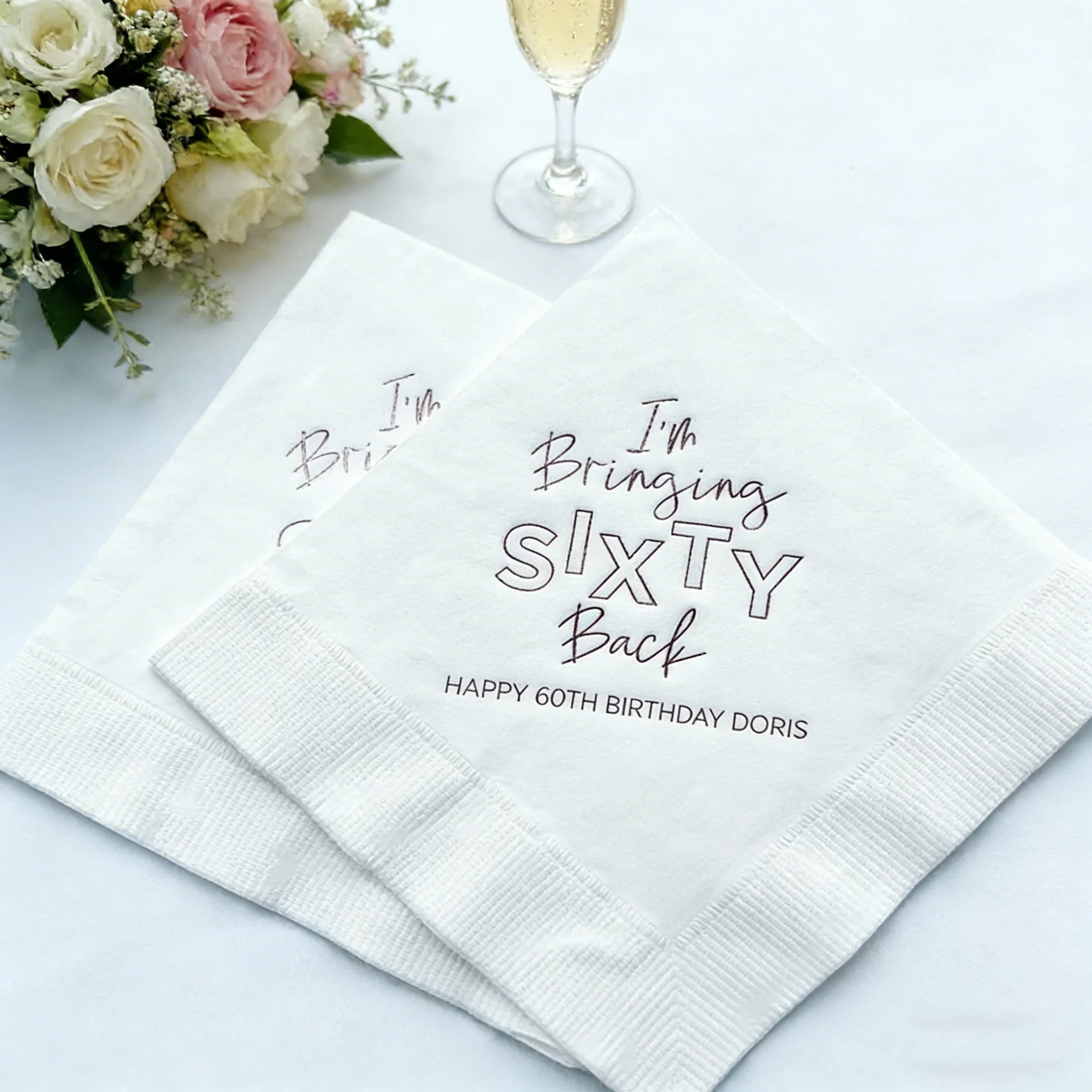 

50 шт. персонализированных салфеток с фольгированным принтом для дня рождения, на 60-летие, для украшения праздничной вечеринки