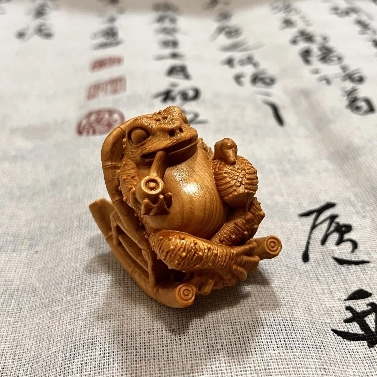 Natural Thuja Wood Toad Ornament One-Piece Carved Wenwan Lucky Mascot Decoration