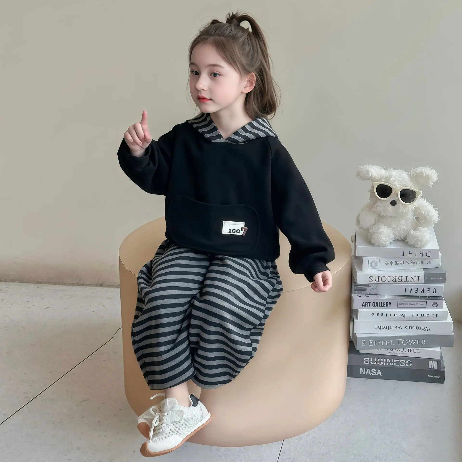 Kinderbekleidungssets 2026 Neuer Herbst-Baby-Mädchen-Kapuzenpullover + Gestreifte Hose 2-teiliger Anzug Kinder-Freizeitanzug mit Langen Ärmeln – Detail 5