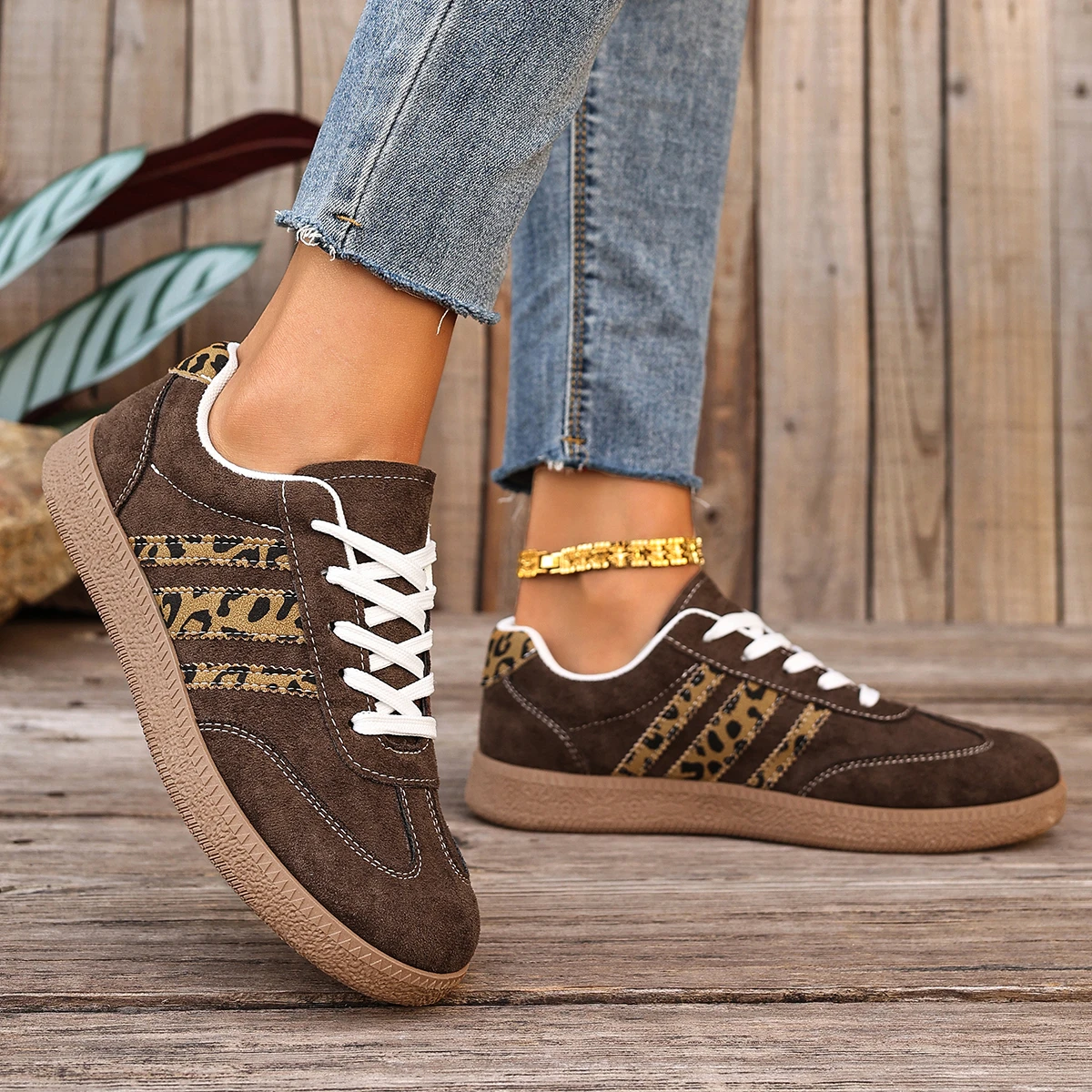2026 Herbst Damenmode Wildleder-Sneaker mit Doppelschnallen-Metalldetails Leichte Atmungsaktive Bequeme Freizeitschuhe – Detail 3