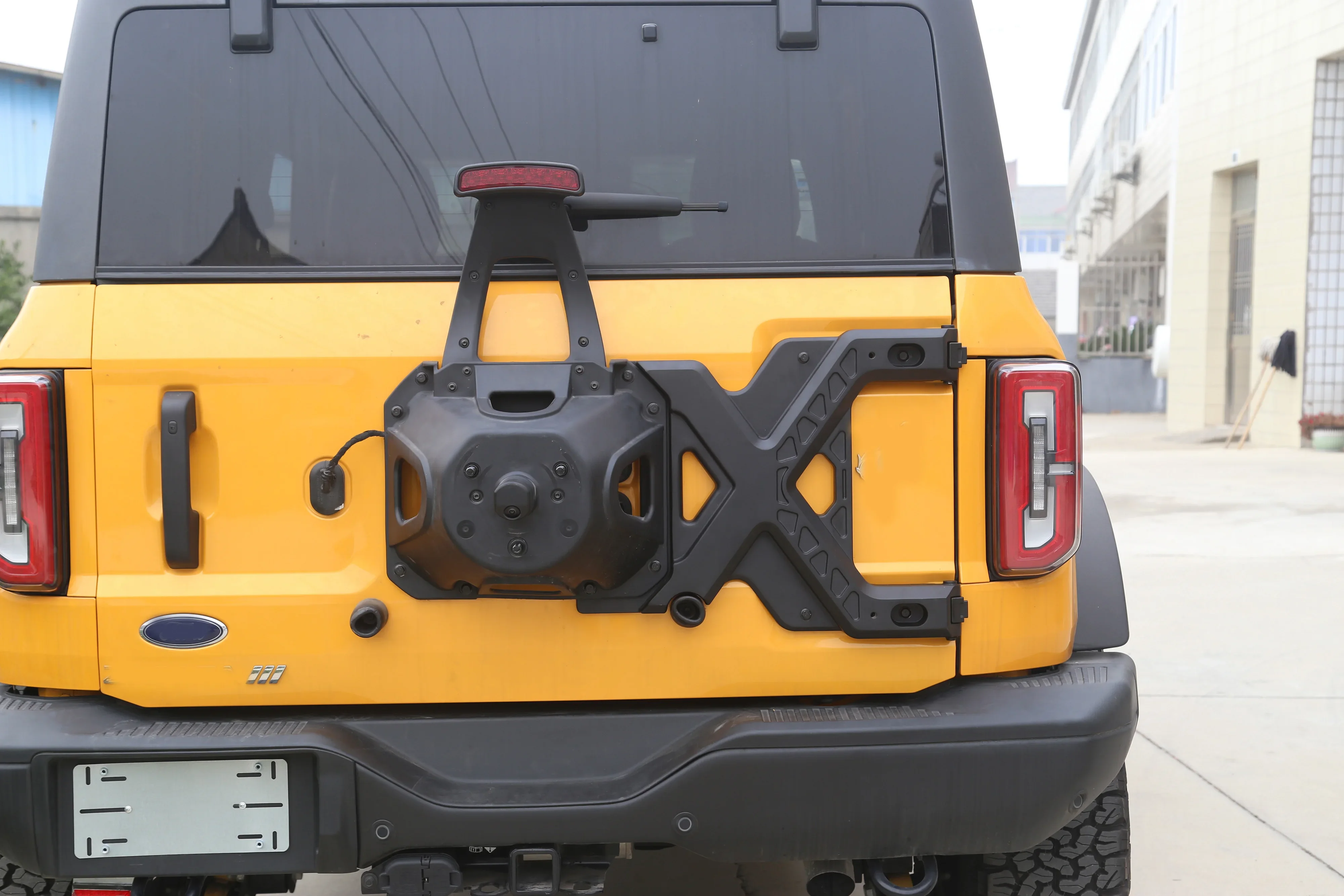 سبائك الألومنيوم عززت الباب الخلفي قوس المفصلي الإطارات الاحتياطية الناقل ل 2021 2022 2023 فورد برونكو 2/4 أبواب