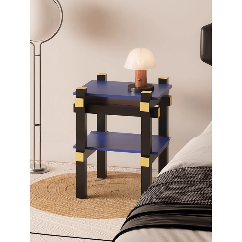 Prateleiras e suprimentos minimalistas