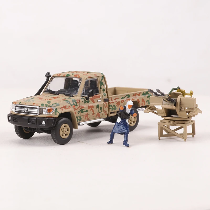 RM 1:64 LC79 War Pickup Diecast Alloy Model Car