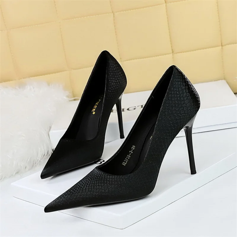 Korean Fashion Banquet High Heels Slim Heels Super High Heels Fish Scale Pattern Silk Shallow Mouth Pointed Toe Single Shoes