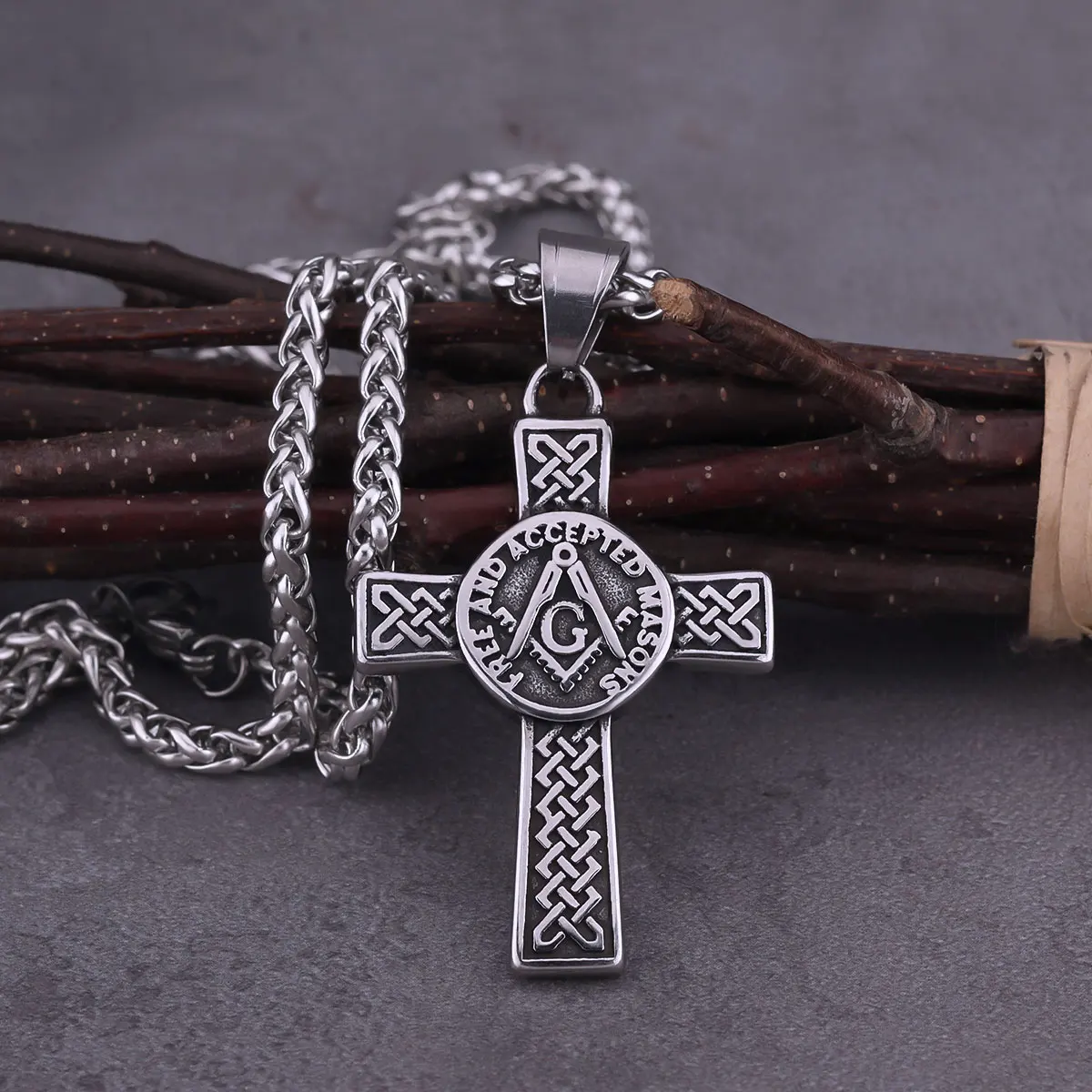 Creative Design Classic Freemasons Cross Pendant Vintage Celtic Endless Knot Pattern Necklace Quality Stainless Steel Jewelry