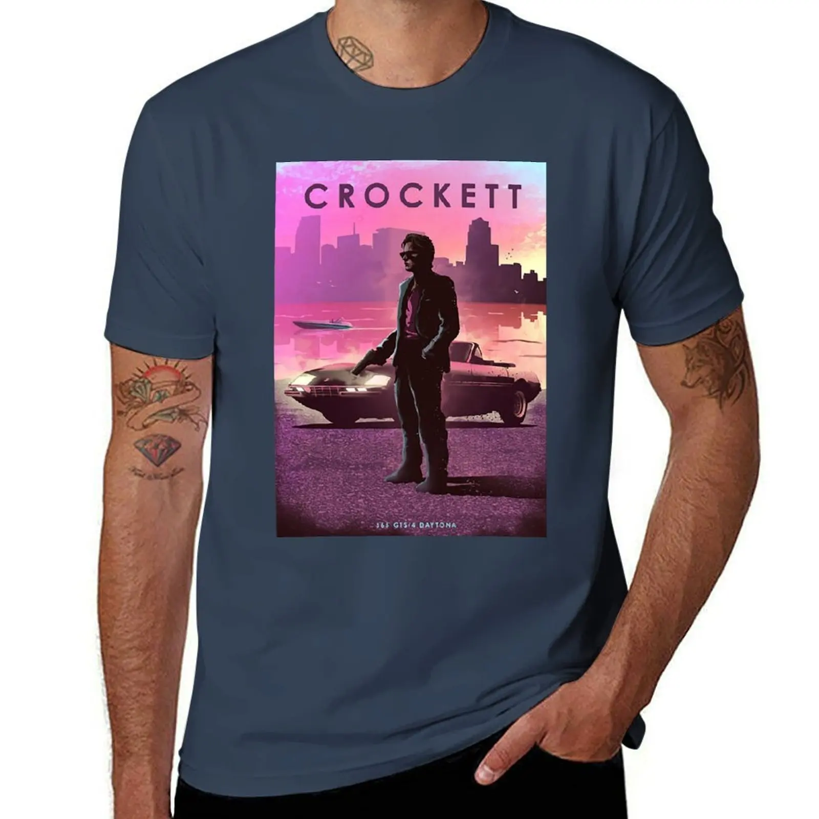 

Sonny Crockett - Miami Vice - 365 GTS Daytona - Car Legends T-Shirt Basic Crew Neck Short Sleeve Top