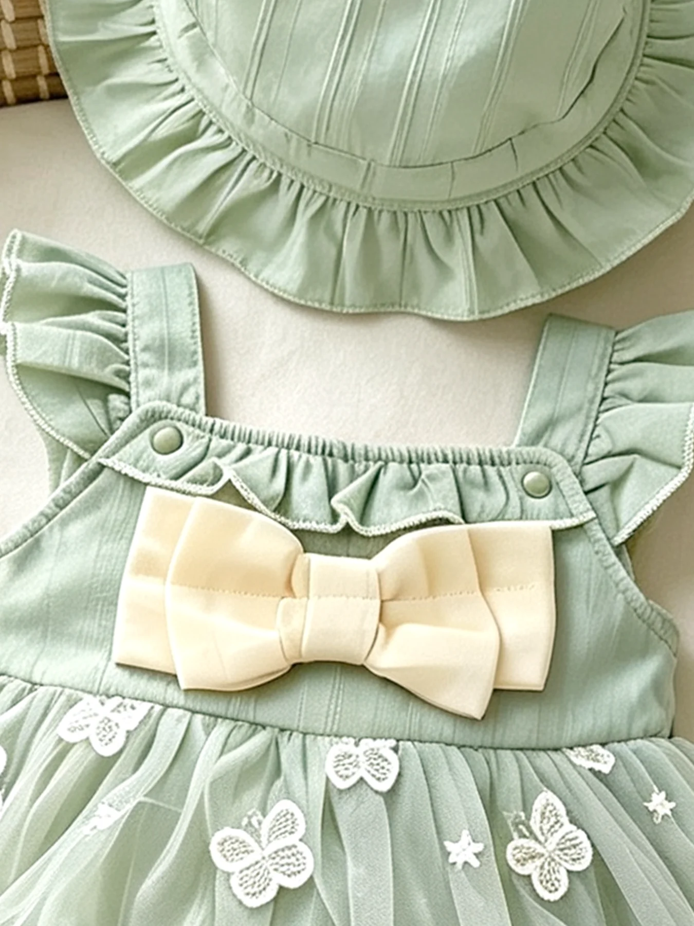 Baby-Mädchen-Kleid mit Schleife, grünen Flügelärmeln, Mesh, frisches Mädchen-Trägerkleid, Prinzessinnenkleid, zweiteiliges Set, Frühlings- und Sommerkleid – Detail 7