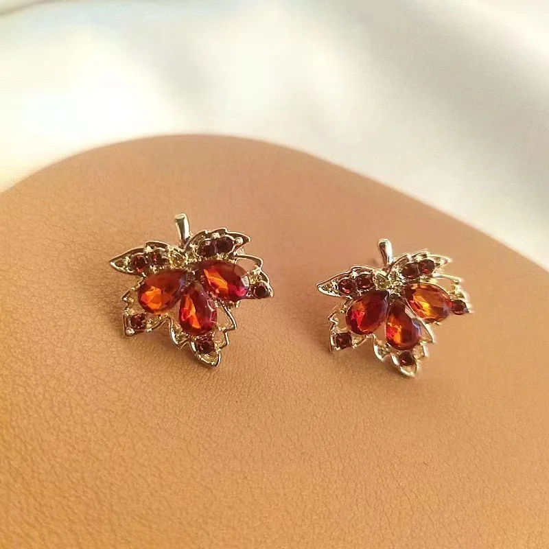 

Korean Red Zircon Maple Leaf Stud Earrings For Women Light Luxury Earring Retro Exquisite Simple Crystal Fashion Jewelry Gifts