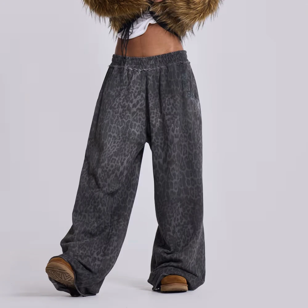 

Women Retro Design Leopard Print Wide-Leg Jeans Women 2025 Summer Loose Floor-Mopping Trousers