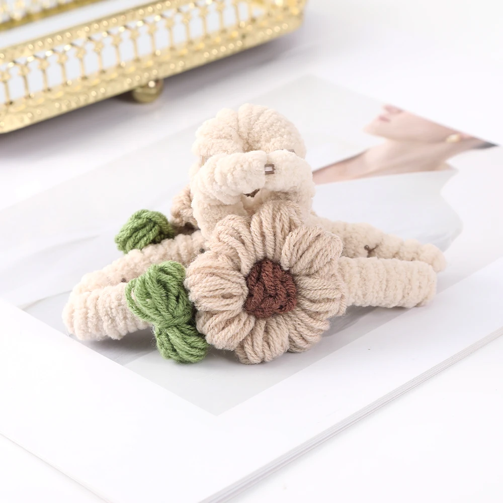 Knitted Double-leaf Flower Hair Claws Hair Clip Plush Autumn Winter Fashion Hairpin Ponytail Clamps New Hair Accessories Korean