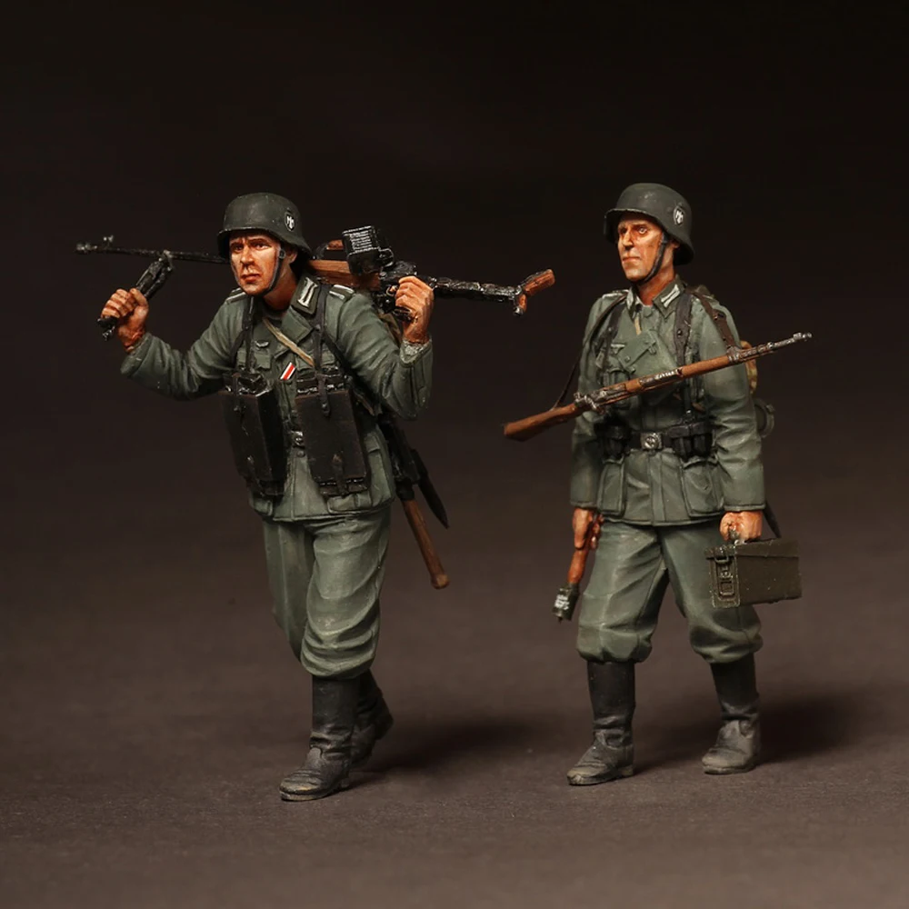 

1/35 Resin figure unpainted model kit, military theme, World War II soldier, unassembled and unpainted GK
