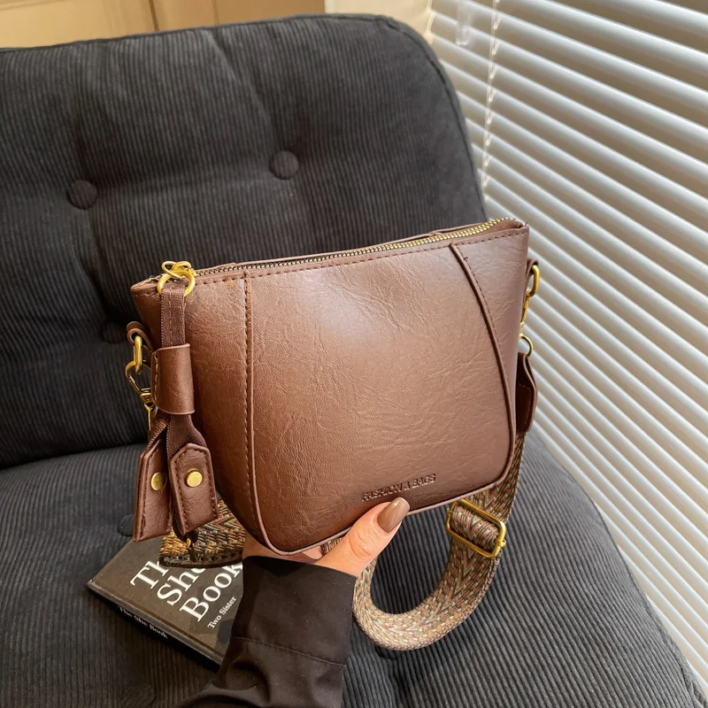 

2025 Spring Summer New! Women's Simple - Style Fashion Niche Shell Bag - Versatile Texture, Wide - Strap Oblique - Span Handbag