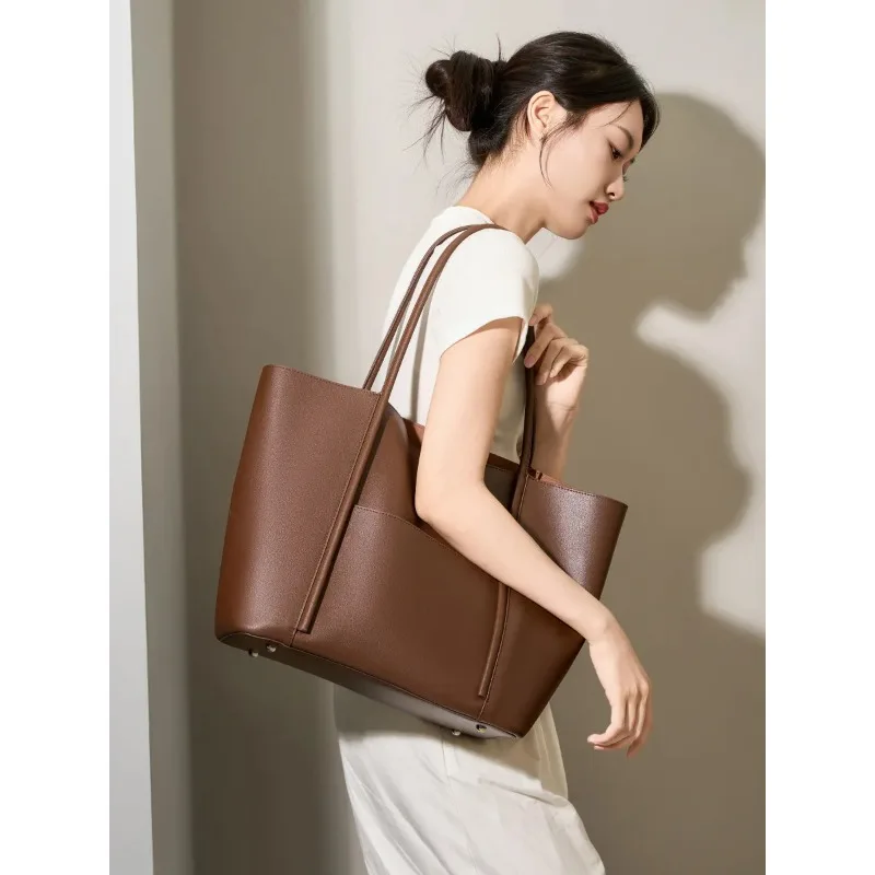 

Ladies' Large Capacity Genuine Leather Handbag, Cowhide Crossbody Bag, Underarm Large Capacity Bag, Premium Commuter Tote Bag