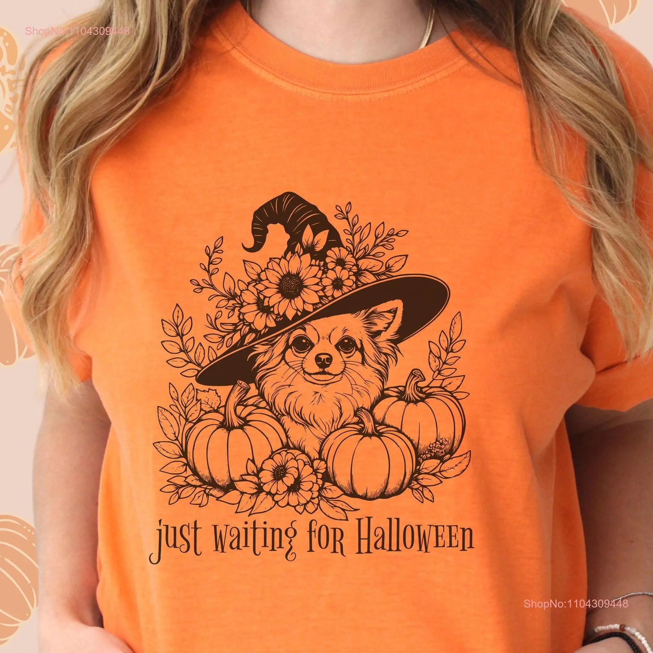 Chihuahua simplemente esperando por Halloween camiseta amante de la caída lindo perro en bruja HaT Chi Mama mangas largas o cortas