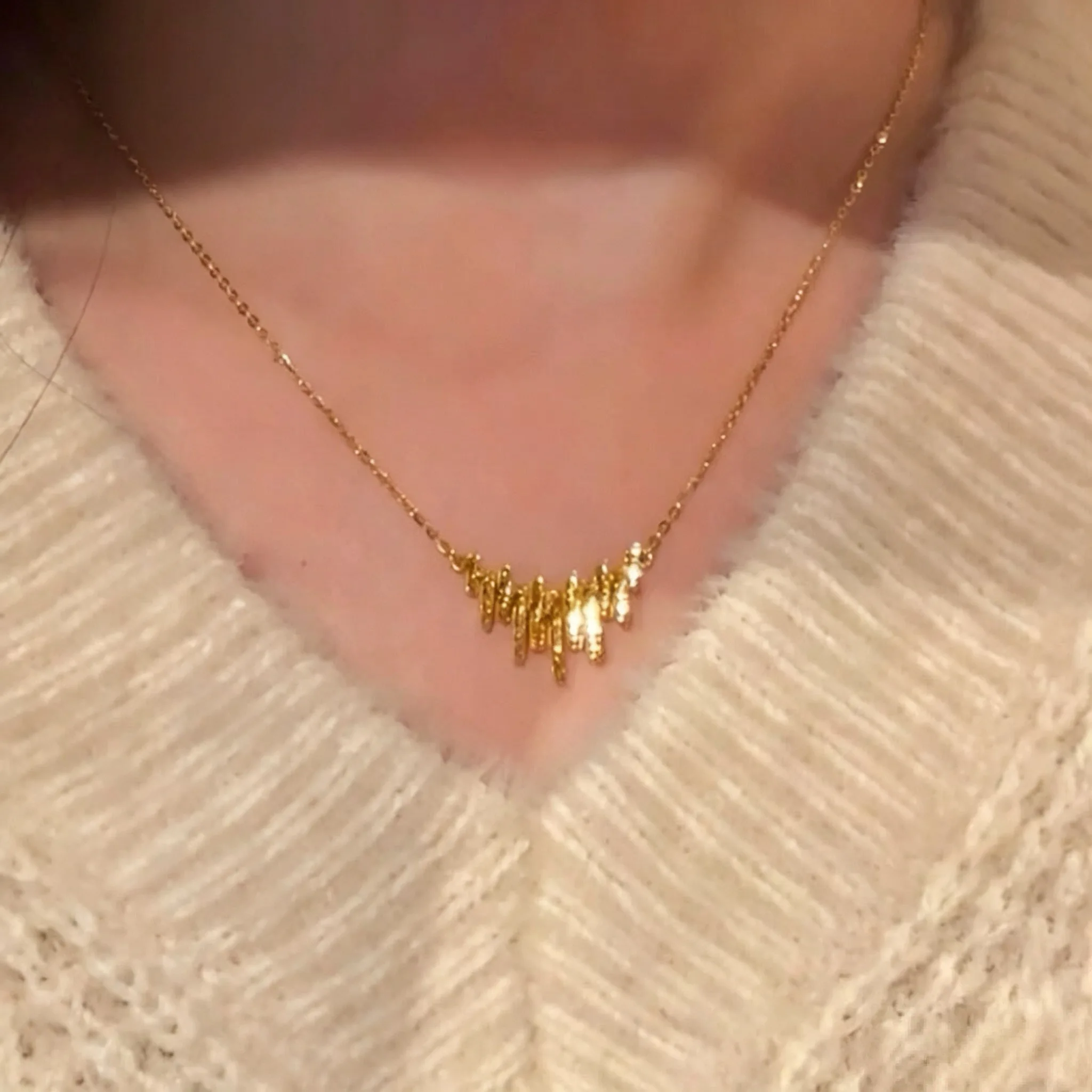 

Luxurious 9999 Shimmering Crushed Ice Rhythm Note Necklace, 2026 Bestseller, Light Luxury, High-end Lock
