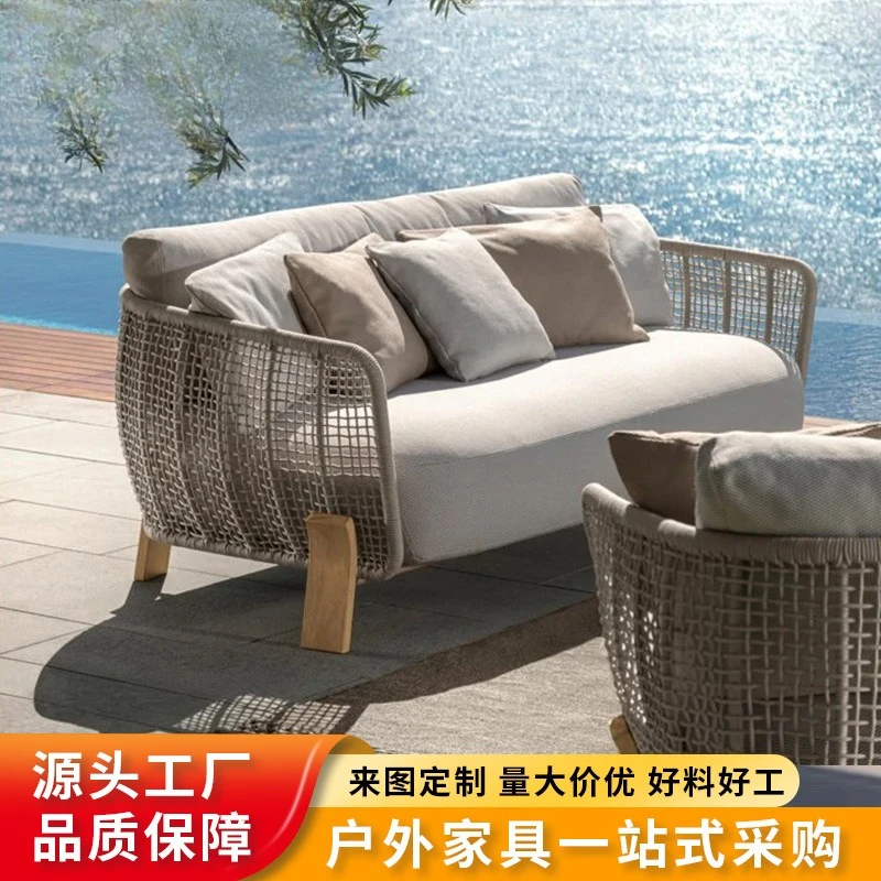 Outdoor-Sofa-Kombination aus geflochtenem Teakholz, Tisch und Stühle für den Innenhof, Villa, Freiluftbereich, einfaches, modernes Wohnzimmer, Massivholzstühle.