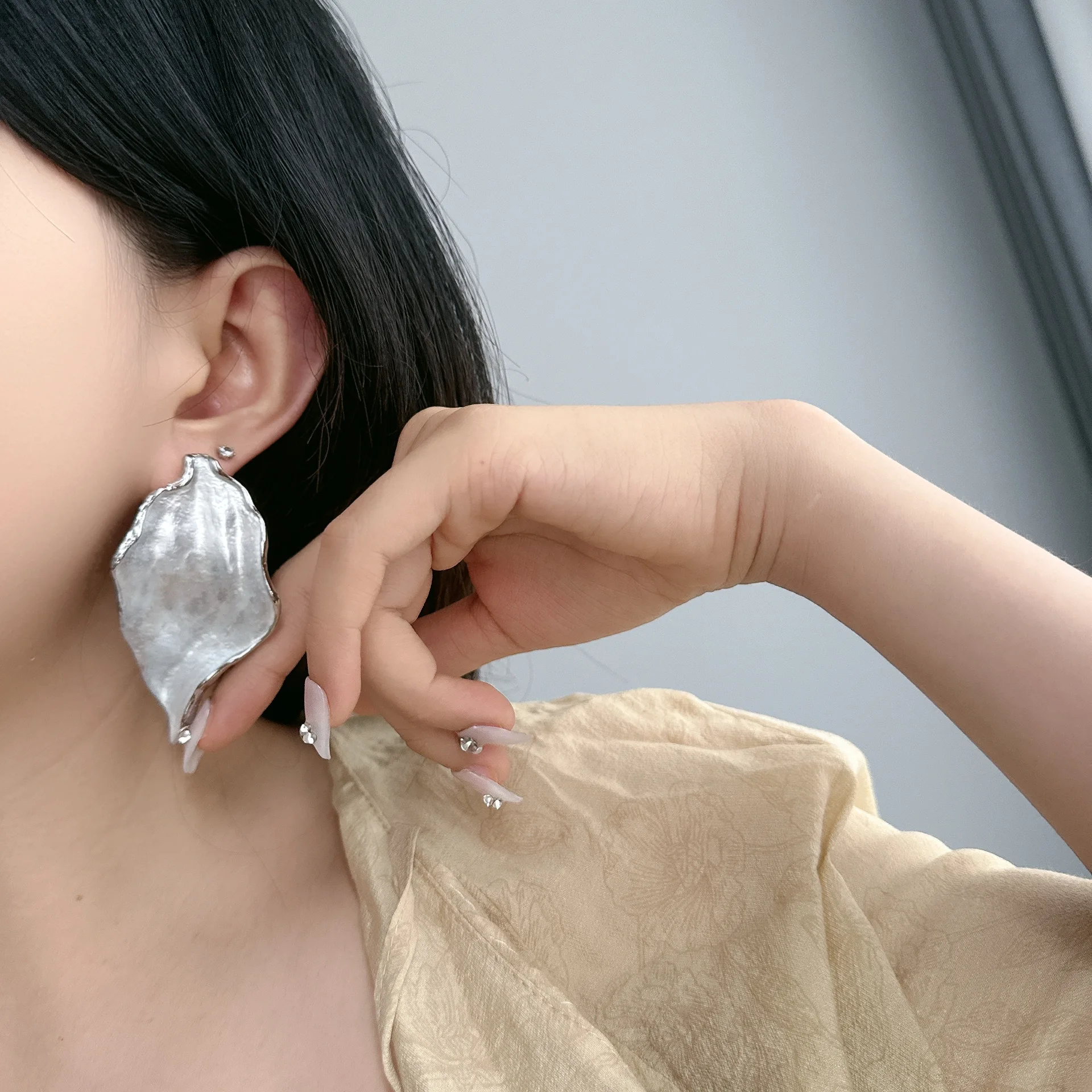 Metal White Drops Glaze Leaves Irregular Enamel Earrings for Women European And American Style Personality Travel Jewelry Gifts