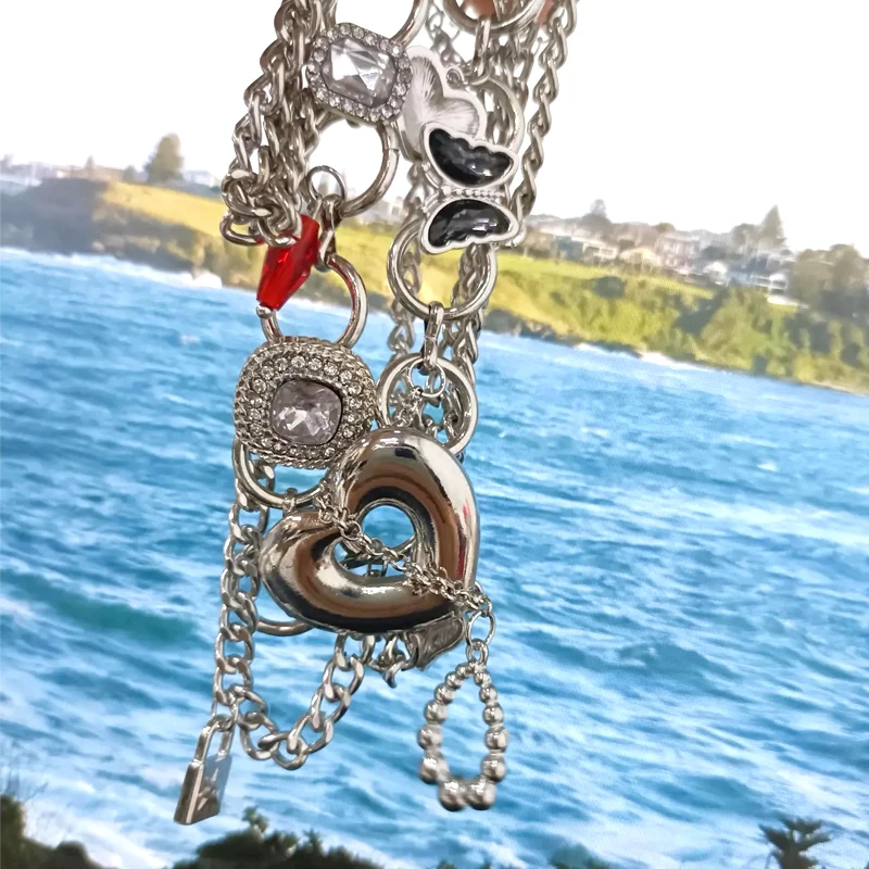 Punk Charm Confinement Chain Heart Pendant Necklace Women Fashion Gothic Korean Geometric Necklace Y2K Accessories Grunge