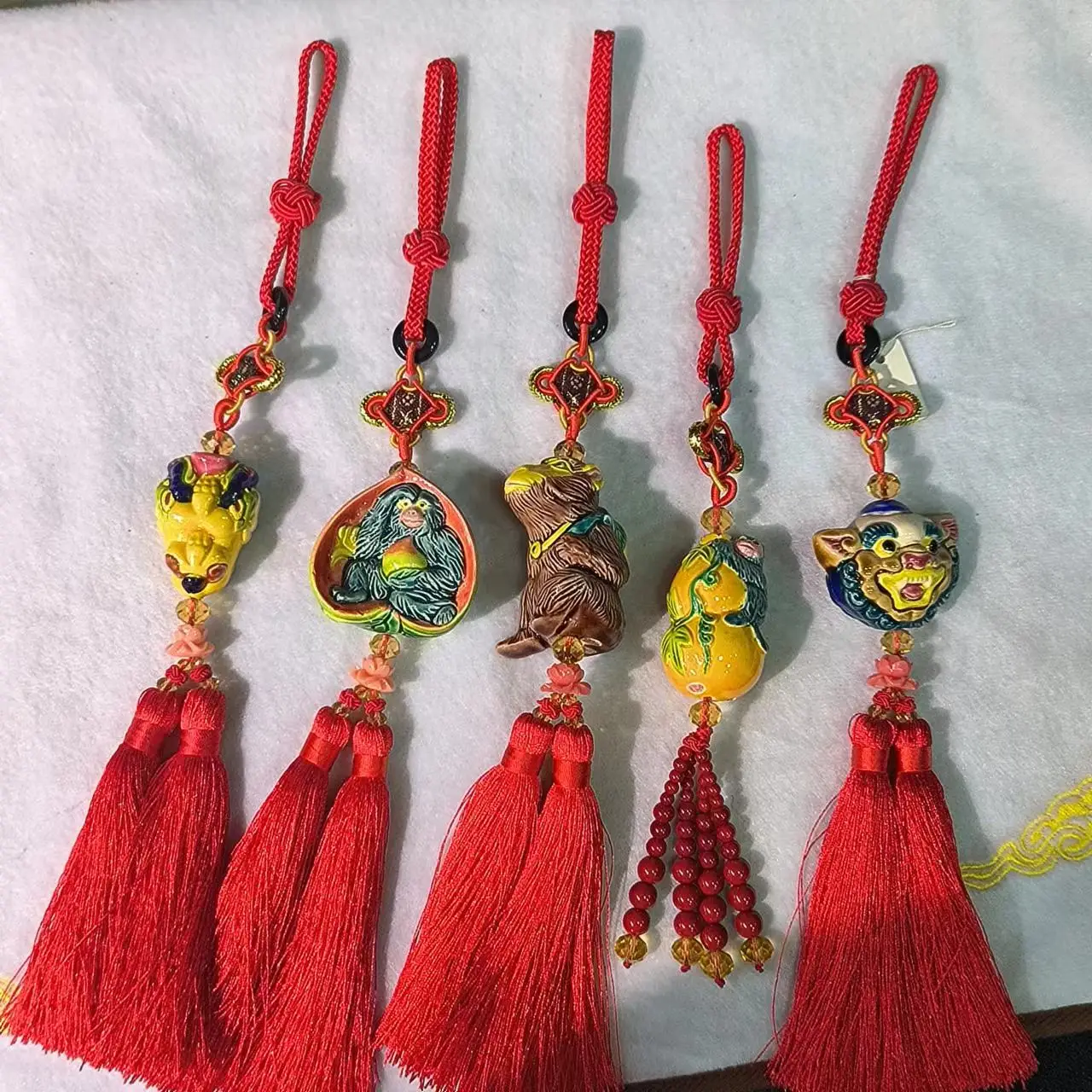 

1pcs/lot Taiwan Jiaozhi pottery painted pottery auspicious car interior pendant decoration handicraft Gift red tassel retro