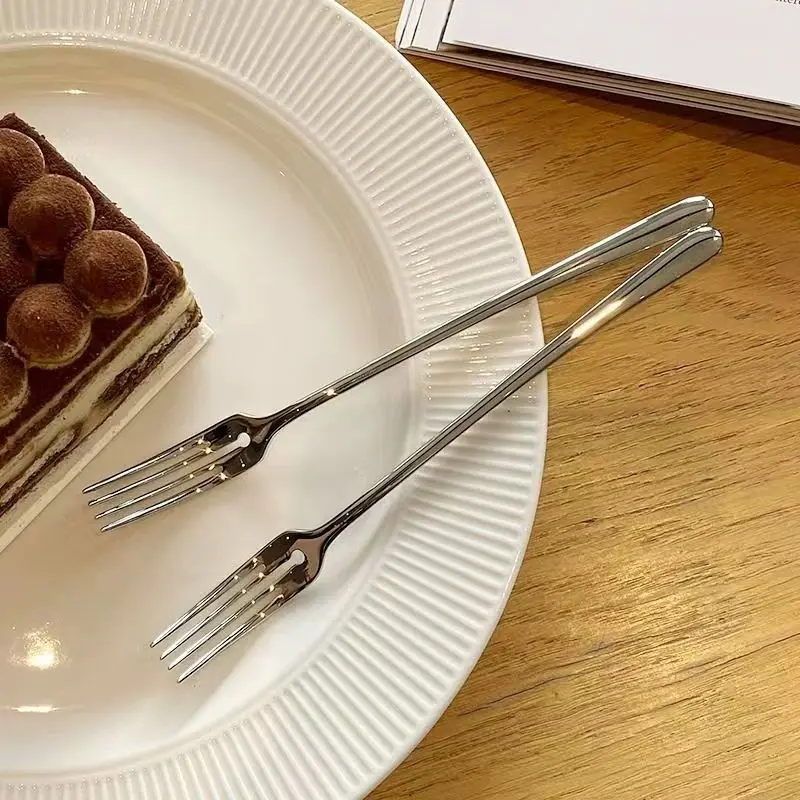 

Портативная вилка для фруктов из нержавеющей стали, вилка для салата, вилка для торта с круглым отверстием для десертного ужина, интернет-стиль знаменитостей