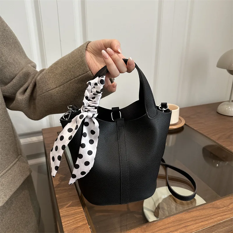 

2025 Luxe Underarm Bag, Textured Shoulder Purse for Women, Vintage Commuter Crossbody, Chic Day to Night Tote, Minimalist Sling